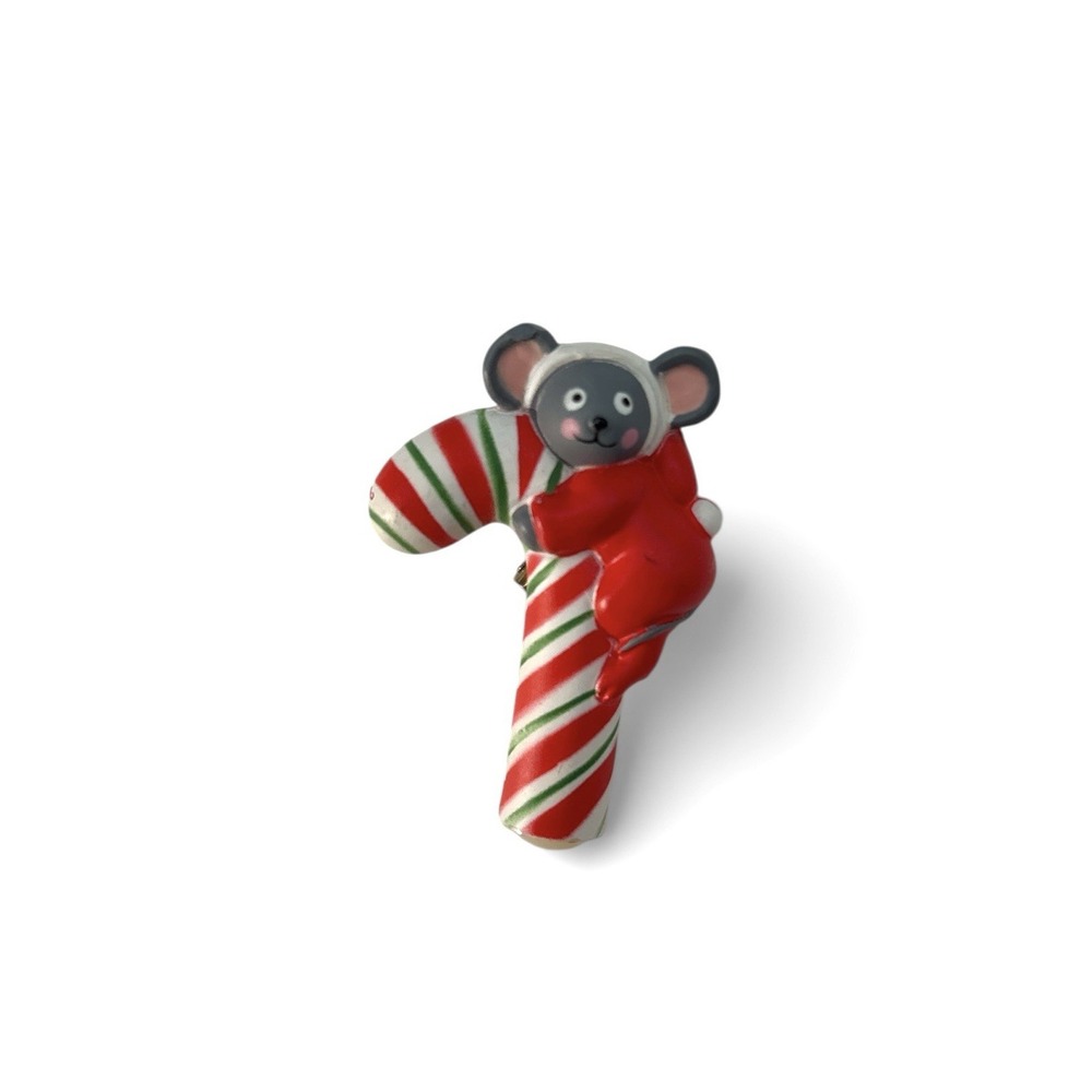 Vintage Fun World Christmas holiday Mouse on Candy Cane brooch pin‎